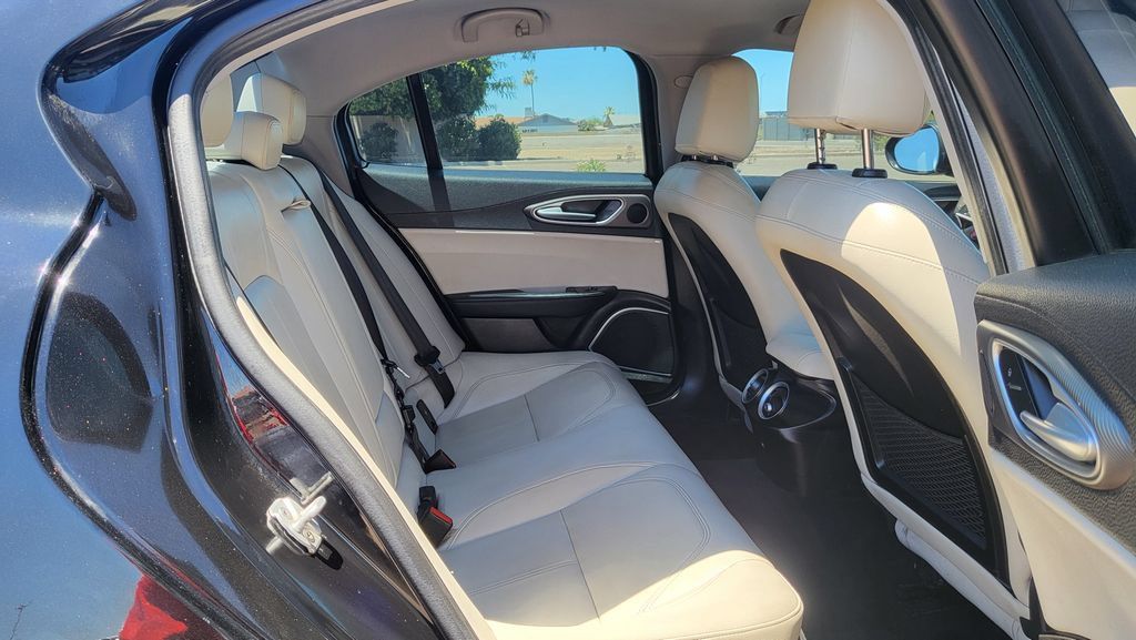 Used 2019 Alfa Romeo Giulia AWD w/ Quick Order Package 22J Sport image 23