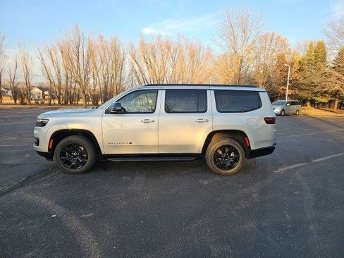 Used 2023 Jeep Wagoneer Series II image 2