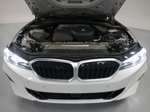 Used 2025 BMW 330i xDrive Sedan w/ Premium Package AWD/4WD image 6