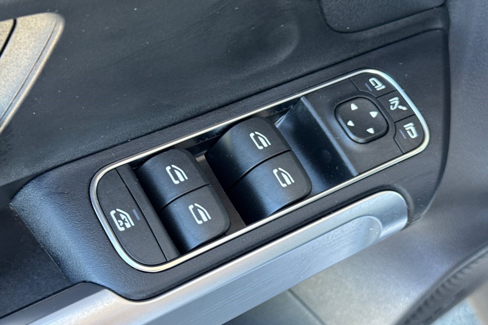 Certified 2023 Mercedes-Benz EQB 300 4MATIC image 14