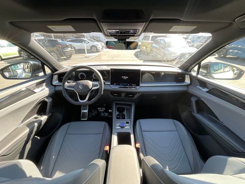 New 2025 Volkswagen Tiguan SE R-Line image 14