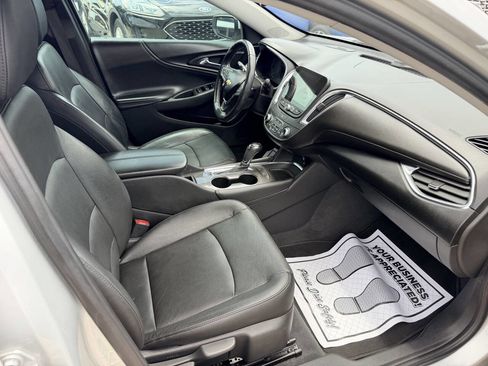 Used 2019 Chevrolet Malibu LT w/ Leather Package FWD image 17