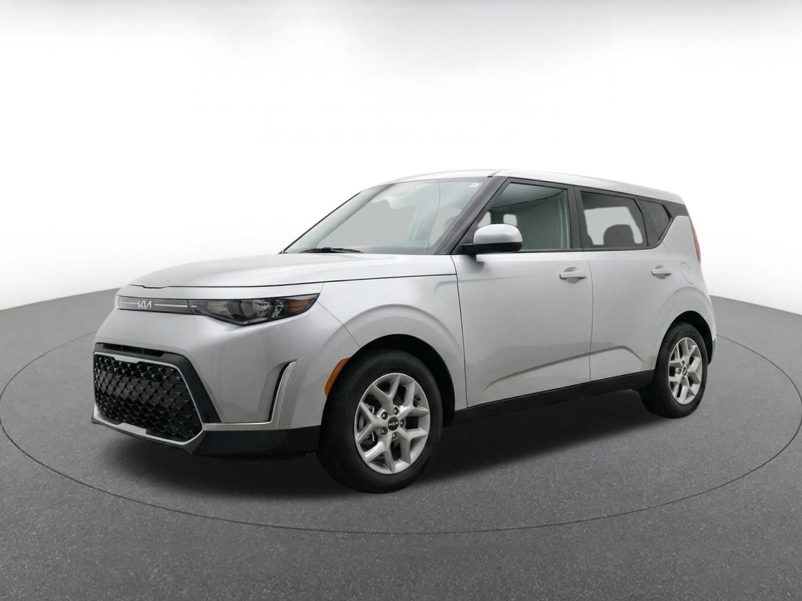 Used 2025 Kia Soul LX w/ LX Technology Package FWD image 3