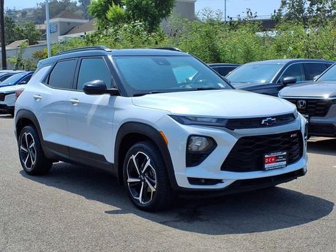 Used 2021 Chevrolet TrailBlazer RS w/ Sun and Liftgate Package image 3