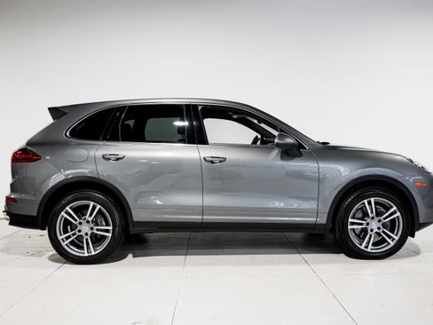 Used 2015 Porsche Cayenne Diesel image 2