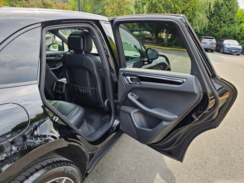 Used 2025 Porsche Macan AWD/4WD image 25