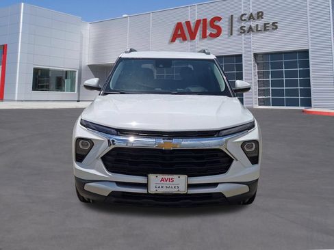 Used 2025 Chevrolet TrailBlazer LT AWD/4WD image 2