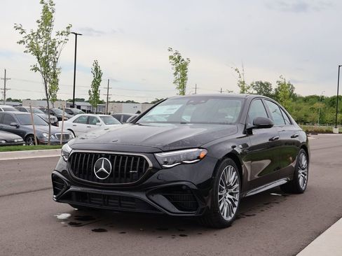 New 2026 Mercedes-Benz E 53 AMG e 4MATIC Sedan image 3