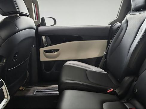 Used 2022 Kia Carnival EX FWD image 28