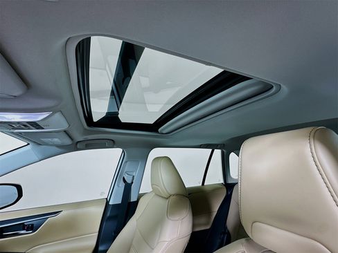 Used 2025 Toyota RAV4 XLE Premium image 22