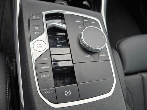 Used 2023 BMW 330e xDrive image 25