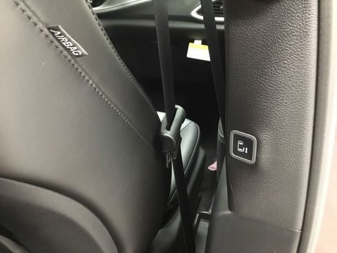 New 2026 Chrysler Pacifica Select image 45