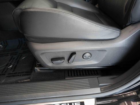 Used 2023 Nissan Rogue SL w/ SL Premium Package image 12