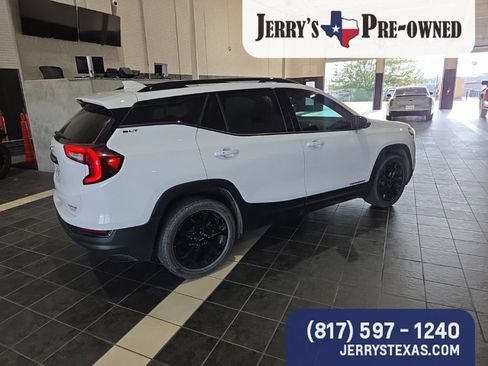 Used 2022 GMC Terrain SLT w/ Elevation Edition FWD image 5