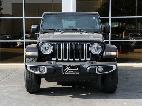 Used 2023 Jeep Wrangler Unlimited Sahara AWD/4WD image 3