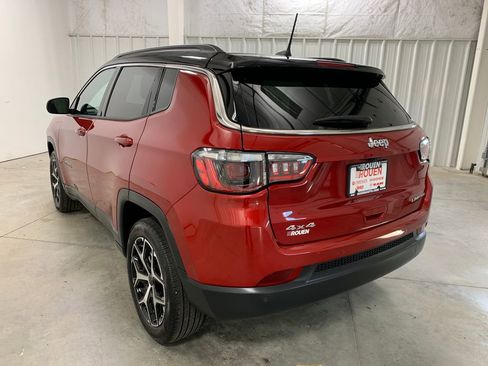 Used 2025 Jeep Compass Limited image 23