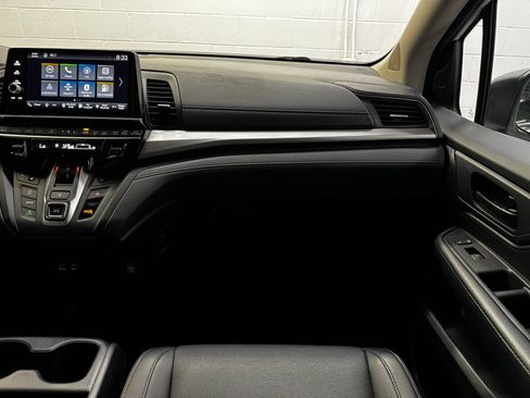 Used 2025 Honda Odyssey EX-L image 17