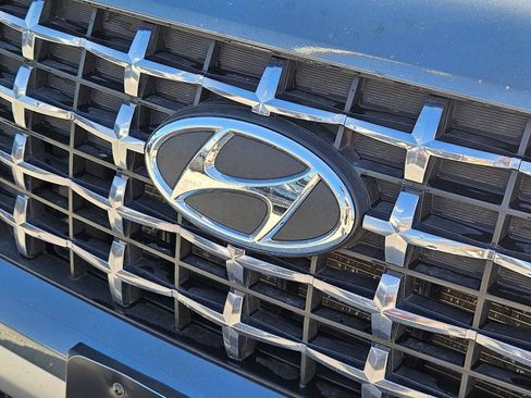 Used 2025 Hyundai Venue SEL FWD image 11