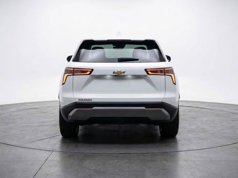 Used 2025 Chevrolet Equinox LT image 7