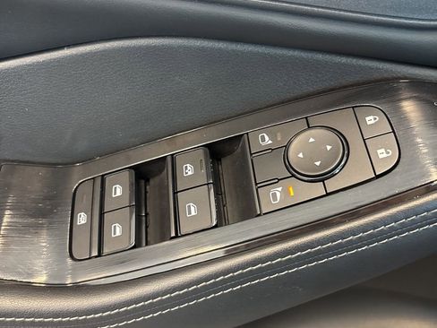 Used 2024 Nissan Rogue SV image 8