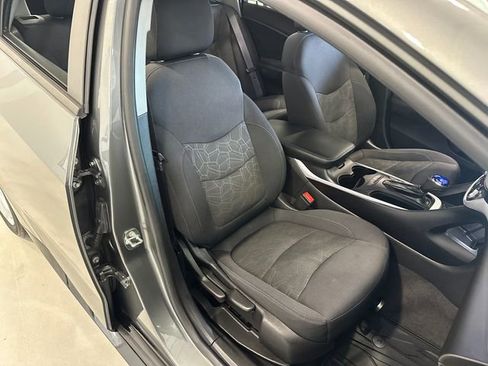 Used 2017 Chevrolet Volt LT w/ Comfort Package image 32
