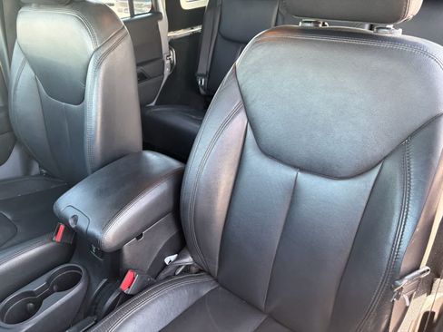 Used 2015 Jeep Wrangler Unlimited Sahara AWD/4WD image 11