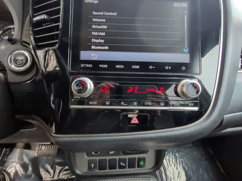 Used 2022 Mitsubishi Outlander SEL image 20