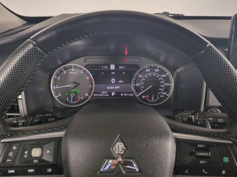 Used 2024 Mitsubishi Outlander SE Black Edition AWD/4WD image 35