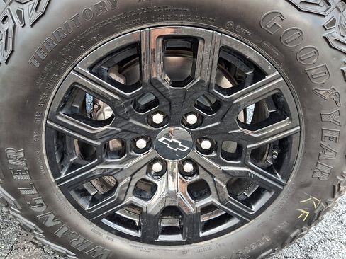 Certified 2024 Chevrolet Colorado Trail Boss w/ Advanced Trailering Package AWD/4WD image 8
