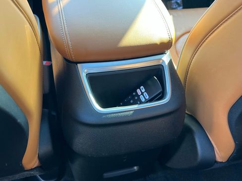 Used 2023 Chrysler Pacifica Pinnacle image 20