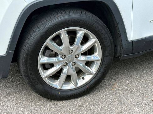 Used 2017 Jeep Cherokee Limited AWD/4WD image 5