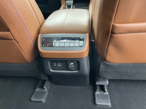 Used 2025 Nissan Pathfinder Platinum w/ Cargo Package image 37