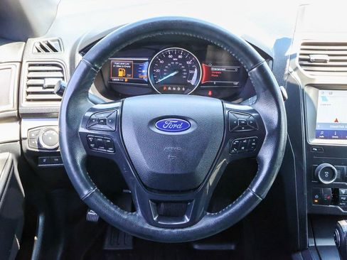 Used 2018 Ford Explorer XLT w/ Equipment Group 202A AWD/4WD image 33