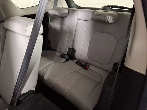 Used 2025 Honda Pilot Touring image 14