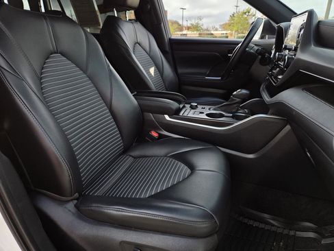 Used 2021 Toyota Highlander XSE image 25