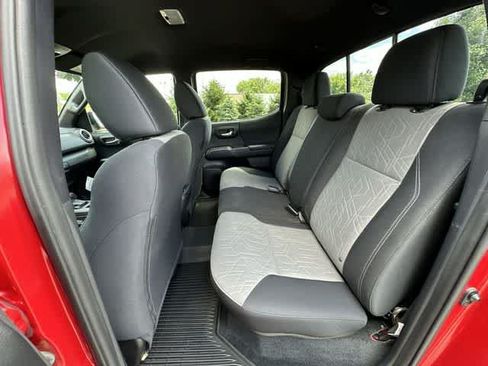 Used 2021 Toyota Tacoma TRD Off-Road w/ Technology Package AWD/4WD image 17