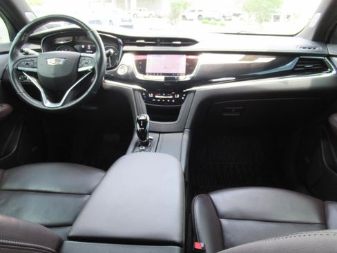 Used 2022 Cadillac XT6 Premium Luxury w/ Technology Package FWD image 12