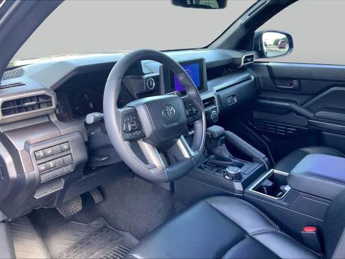 Certified 2025 Toyota 4Runner SR5 AWD/4WD image 18