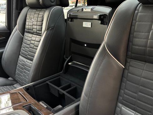 Used 2024 Cadillac Escalade Premium Luxury Platinum AWD/4WD image 25