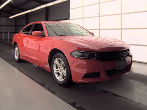 Used 2022 Dodge Charger SXT RWD image 2