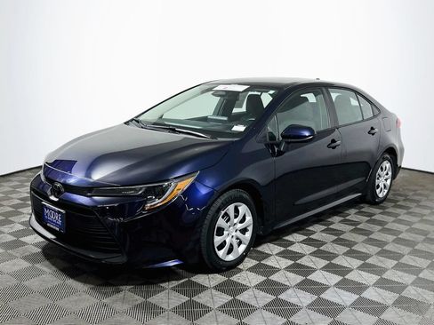 Used 2025 Toyota Corolla LE FWD image 3