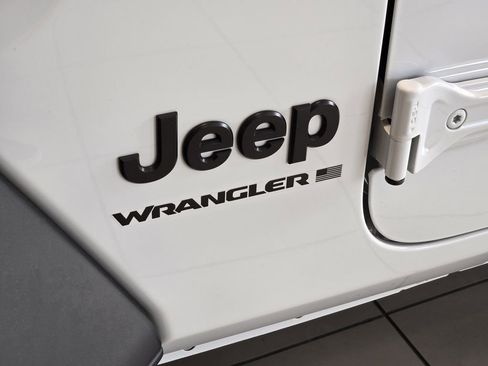 Used 2025 Jeep Wrangler Sport image 11