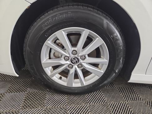 Used 2025 Toyota Camry LE FWD image 31