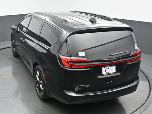 New 2025 Chrysler Pacifica Limited image 41