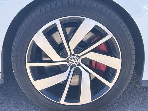 Used 2019 Volkswagen Jetta GLI image 9