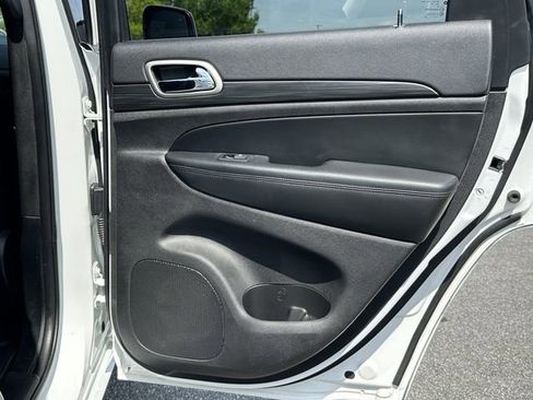 Used 2020 Jeep Grand Cherokee Altitude RWD image 18