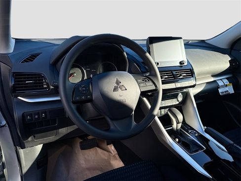 New 2026 Mitsubishi Eclipse Cross LE image 9