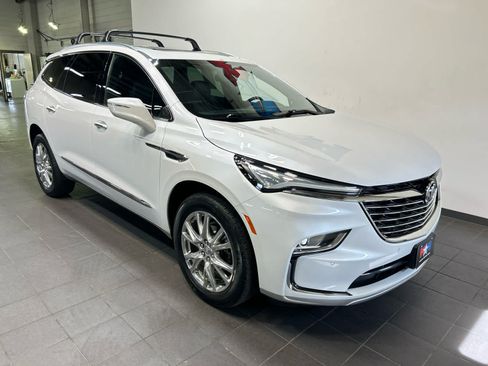 Used 2023 Buick Enclave Essence w/ Experience Buick Package AWD/4WD image 2