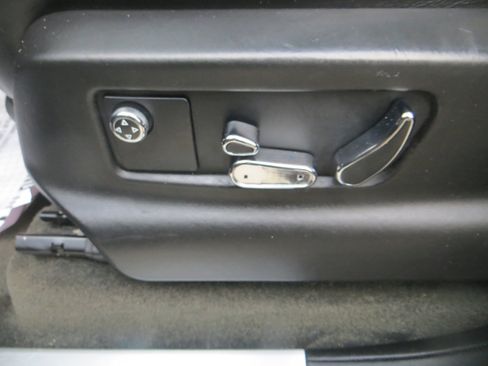 Used 2018 Bentley Bentayga image 7