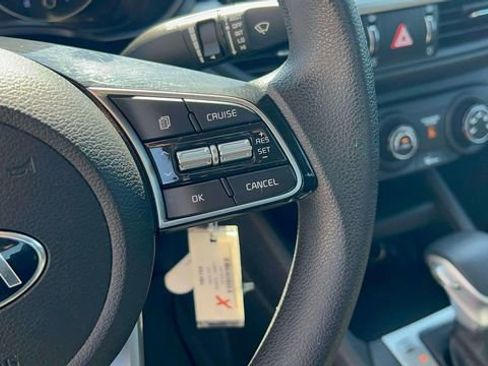 Used 2020 Kia Forte LXS FWD image 22